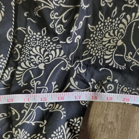 CAbi Eliza Tapestry Brocade Embroidered Black and Cream Jacket Blazer Size 2 EUC - Picture 5 of 16